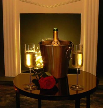 cheminée pour experience romantique dans un logement love room en bretagne