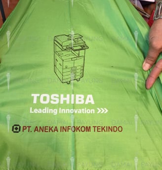 Payung promosi polos golf hijau silver toshiba design 1