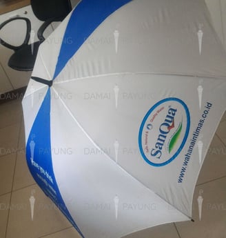 Payung promosi polos golf fiber biru putih sanqua custom