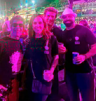 Equipe de criação de cenografia em evento no Rio de Janeiro