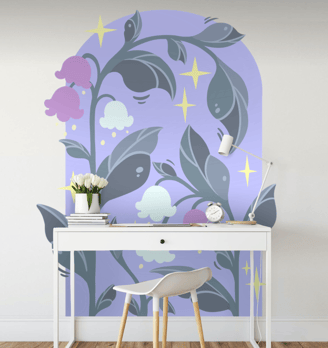 Fresque intérieure arche avec des étoiles, du muguet et de la végétation sur un fond violet 