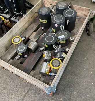 LOT DE VERIN HYDRAULIQUE