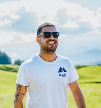 soy el gerente de travelhood. empresa de viajes.