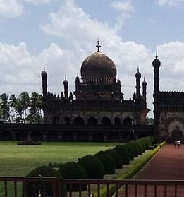 Ibrahim Rauza - Hyderabad to Bangalore tour package
