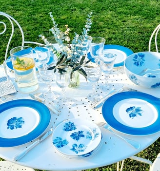 assiette et service en porcelaine bleu