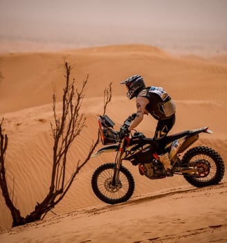 moto rally dans dunes