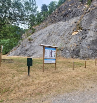 à 10mn a pied à Dourgne - mur d'escalade