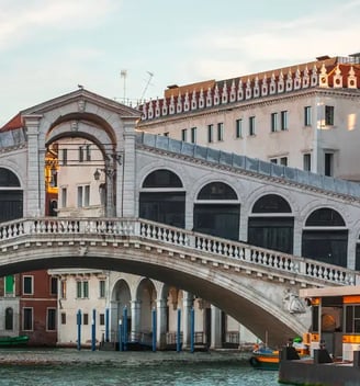 Rialto Bridge, featured on MyTripJunction.com travel blog.