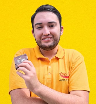 a andre oliveira in a yellow shirt Anolive holding a chocolate