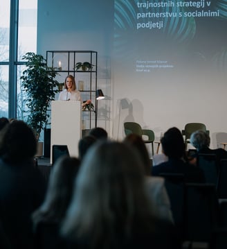 Polona Hrovat Mavsar speaking at a CER conference of Sustainability management