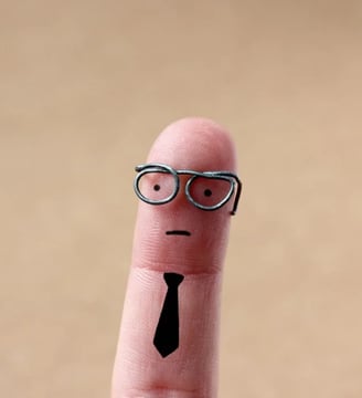 finger-making-man-with-glasses-funny-comedy-hilarious-laugh-fun-dilsebatein-42