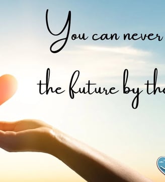 you-can-never-plan-the-future-by-the-past-love-quotes-dilsebatein-49