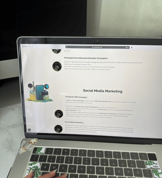 LunaticAds Marketing Office2