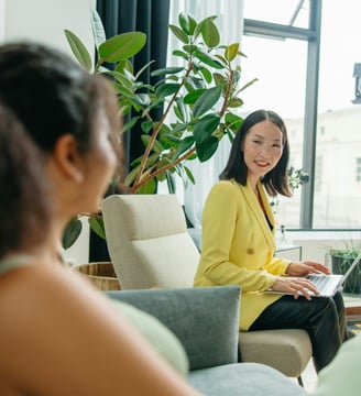 femme qui donnes des conseils en nutrition pour les allergie alimentaires