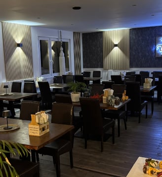 Modernisierung eines Restaurants – stilvolle Wandgestaltung & stimmungsvolle Beleuchtung