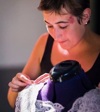 Photo de Mélanie Godet tailleuse couturière - La Nuance du Couac