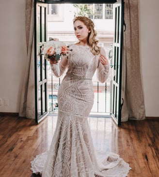 Vestido de corte sirena hecho con encaje francés