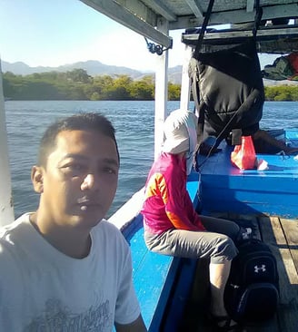 accompanying tourists for snorkeling in Bali