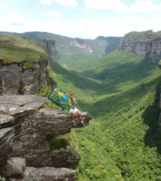 bandeira brazil na pedra da tartaruga