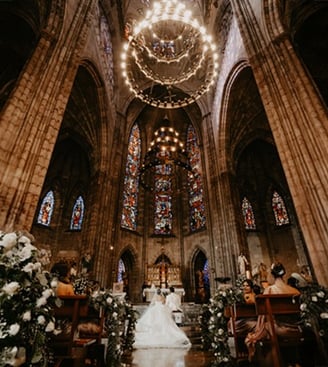 Novios en el mejor templo para casarse - Mejor foto y video de bodas en GDL, México