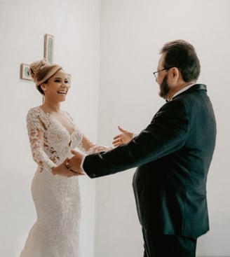 Reacción de papá al ver su hija con vestido de novia - Mejor videógrafo de bodas en GDL, México