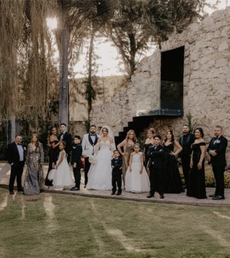 Sesión de fotos familiar en boda- Mejor fotógrafo y videógrafo de bodas en GDL, México.