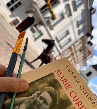 Recherche devant la maison natale de Marie Curie - Sébastien BOUCARD