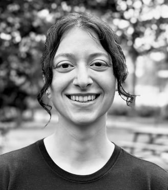 Zeyneb Önsiper Tai Ji Qi Gong instructor of WDP Turkey, smiling outdoors in black shirt