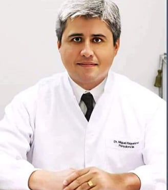 Doctor Miguel Riquelme / odontólogo cirujano especialista en implantes