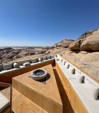 desert-rock-resort-outdoor-seating
