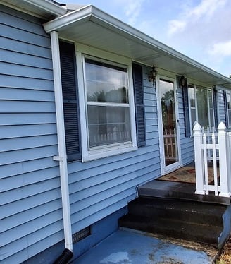 Vinyl house wash in Mooresburg, Tn 37811 by Bobs Pressure Washing services 36