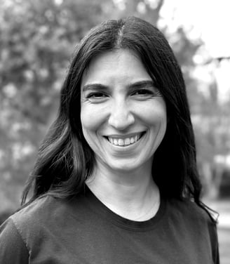 Bilge Demirkazan Tai Ji Qi Gong instructor of WDP Turkey, smiling outdoors in black shirt