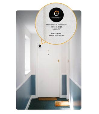 Sticker CheckSquat sur une porte d'un client