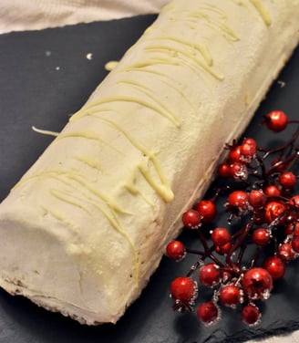 Bûche de Noël dans un plateau