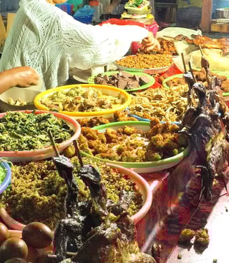 bali food tour: at night market a food vendor