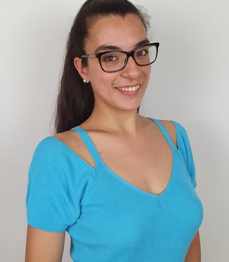 Arianna Curcio, a woman in a blue shirt and glasses