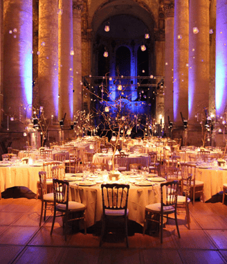 Salle de mariage entièrement décorer par l'agence L'atelier de la fée luciole.