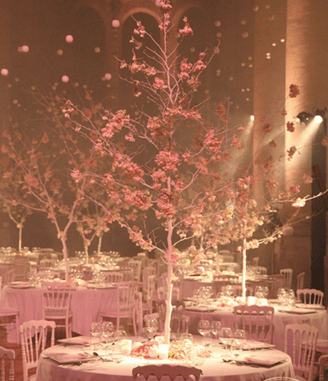 L'agence L'atelier de la fée Luciole a pris en charge toute la décoration de cette salle de mariage.