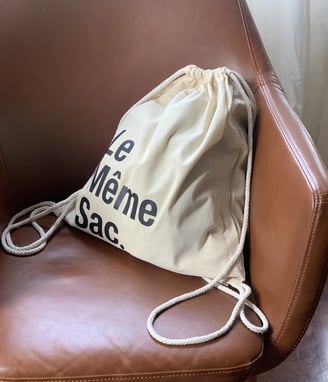 Bolso de algodón con logo usado como packaging sostenible y funcional, con enfoque Zero Waste.