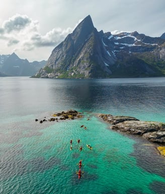 Padling i Reinefjorden, Lofoten før fish & chips hos Maritime Munchies Food Court
