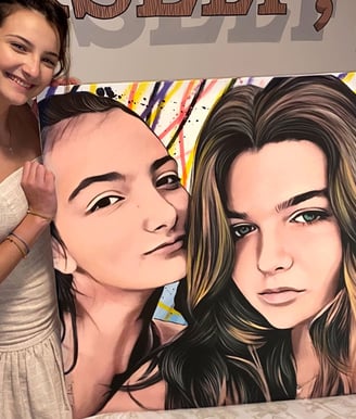 Rosto de menina em pop-art, transmitindo emoções intensas através de formas e cores