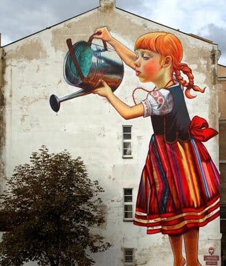 Os grafiteiros e artistas de rua utilizam paredes, muros e outros espaços urbanos como tela