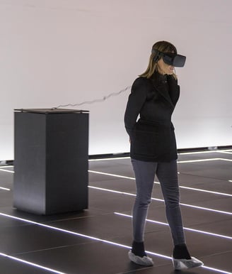Ambiente imersivo em realidade virtual, placas de linóleo e LED/