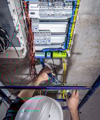 <a href="https://www.freepik.com/free-photo/male-electrician-works-switchboard-with-electrical-conne