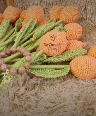 flores de crochet carrots and a bunch of beads