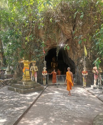 Wat Tham Pong Pang, Thung Makham, Chumphon