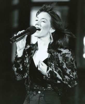 Singer-songwriter Lari White | LariWhite.org