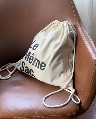 Bolso de algodón con logo usado como packaging sostenible y funcional, con enfoque Zero Waste