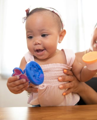 Vroom: braing building tips. Fun, science-based activities to book your child's development