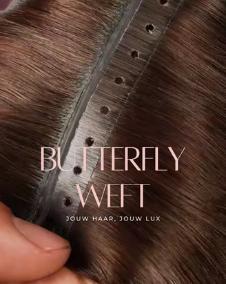 Close-up van een Butterfly Weft haarextension-installatie. Ultradunne, flexibele wefts zijn vastgena